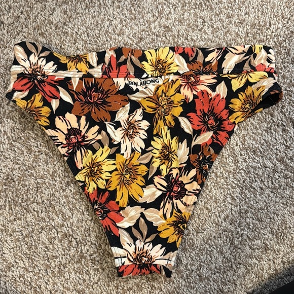 NWT - Billabong Multicolor Floral Bikini - Picture 5 of 11